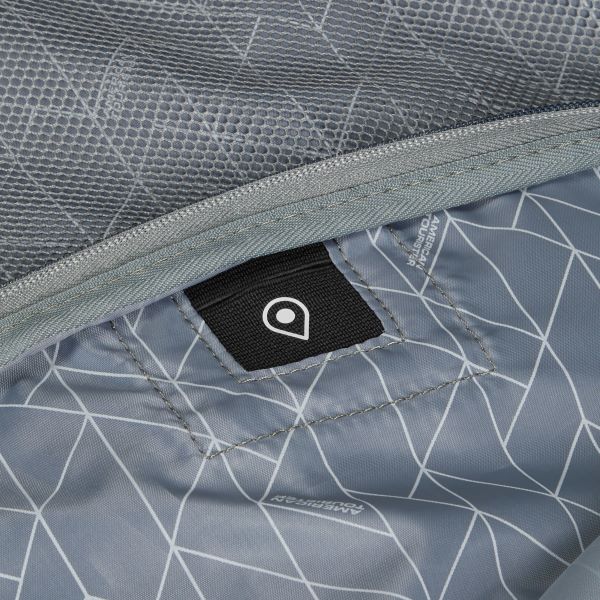 AMERICAN TOURISTER FASTFORWARD SPINNER CARRY-ON